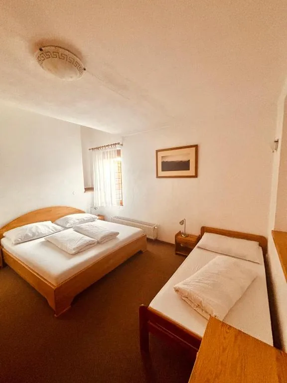 Apartment — bedroom · photo 2