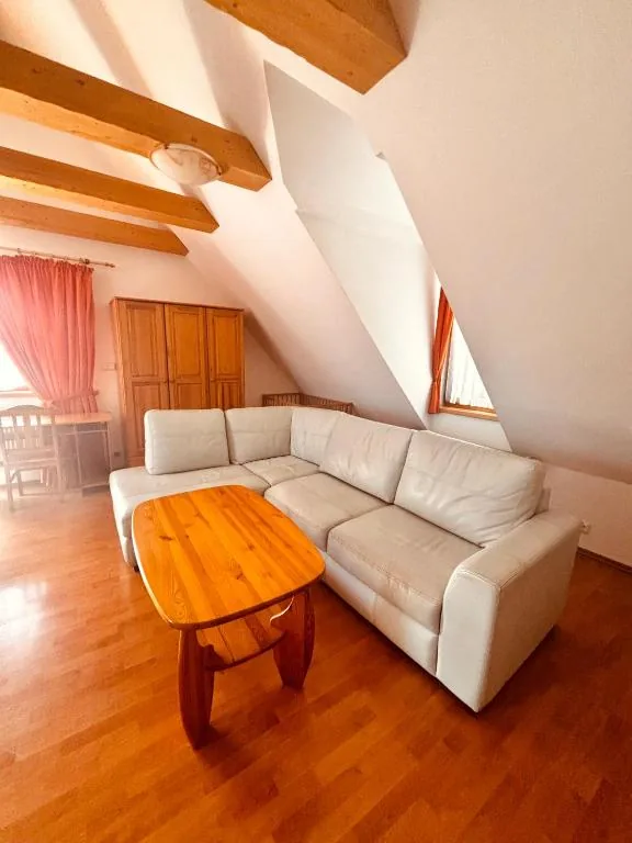 Apartment — seating area · photo 7