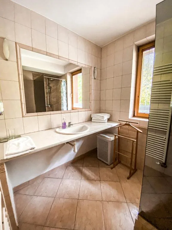 Apartment — bathroom · photo 8