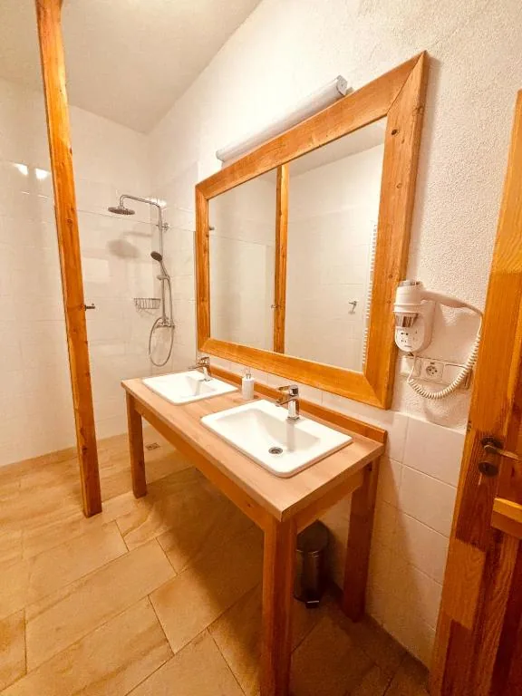 Apartment — bathroom · photo 9