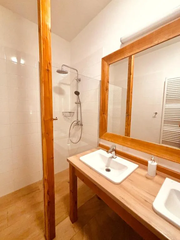 Apartment — bathroom · photo 10