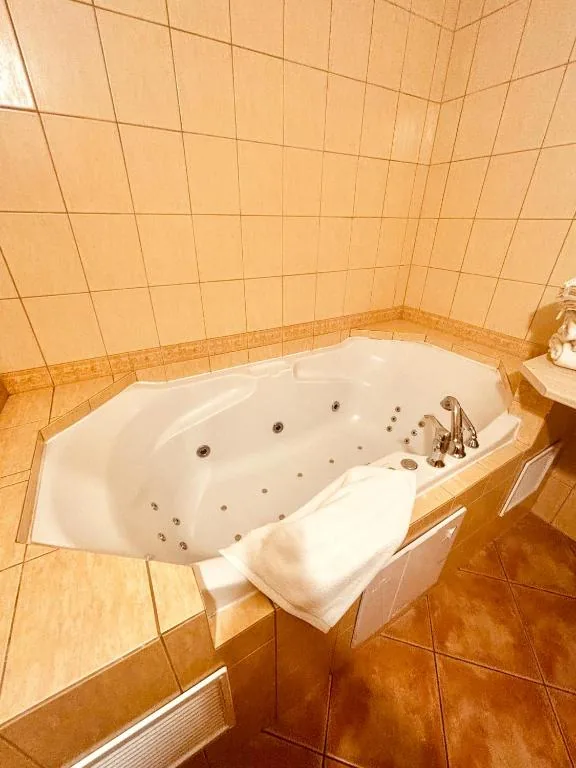 Apartment — bathroom · photo 12