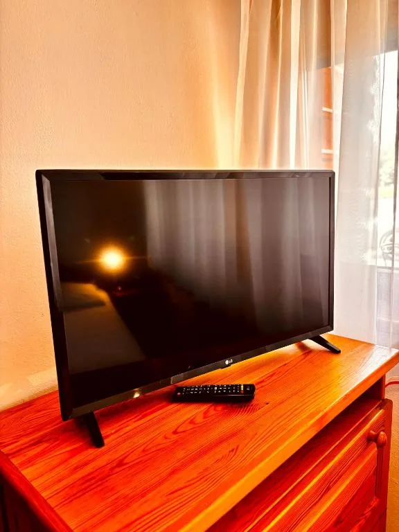 Double room — living area with TV · photo 15
