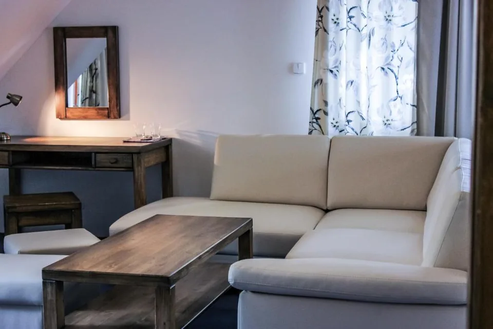 Studio LUX — seating area · photo 4