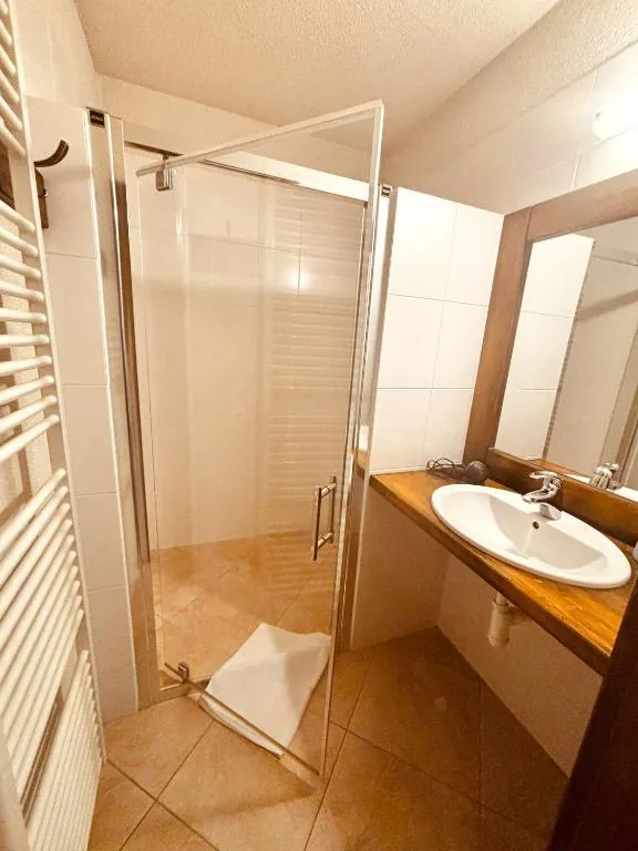 Studio LUX — bathroom · photo 7