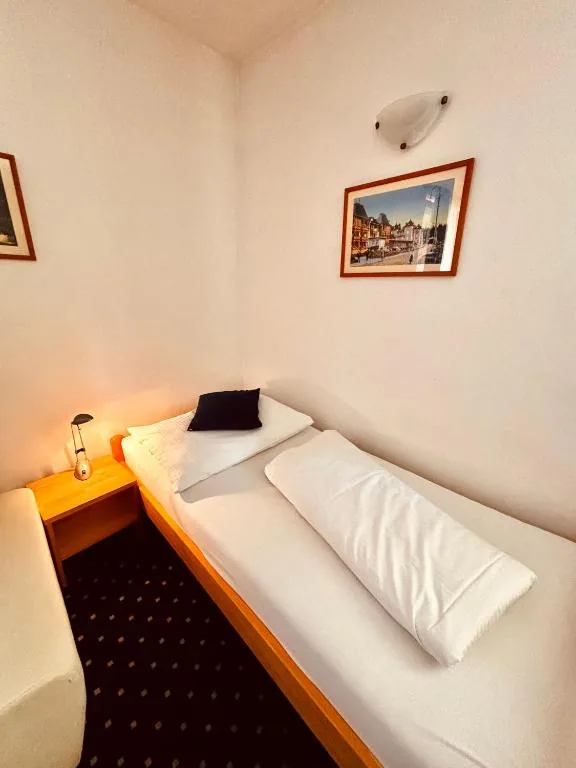 Studio — bedroom · photo 6