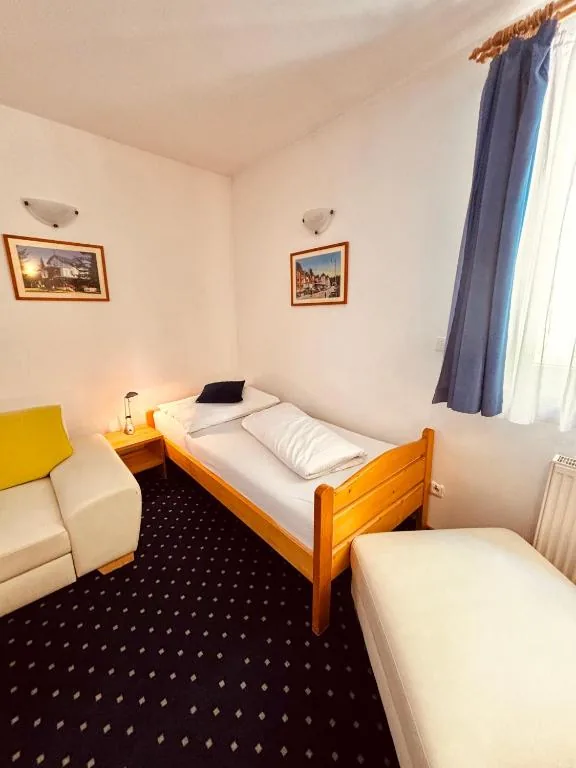 Studio — bedroom · photo 9