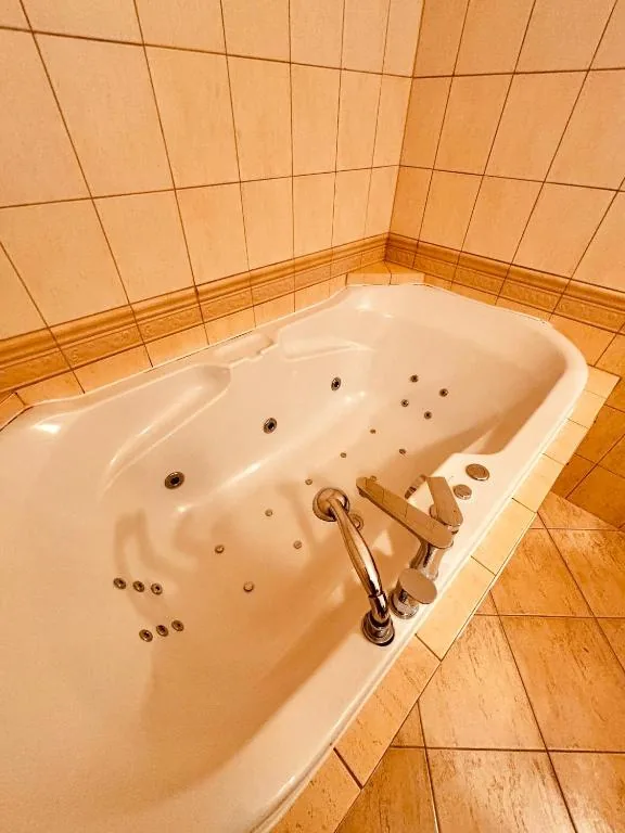 Studio — bathroom · photo 21